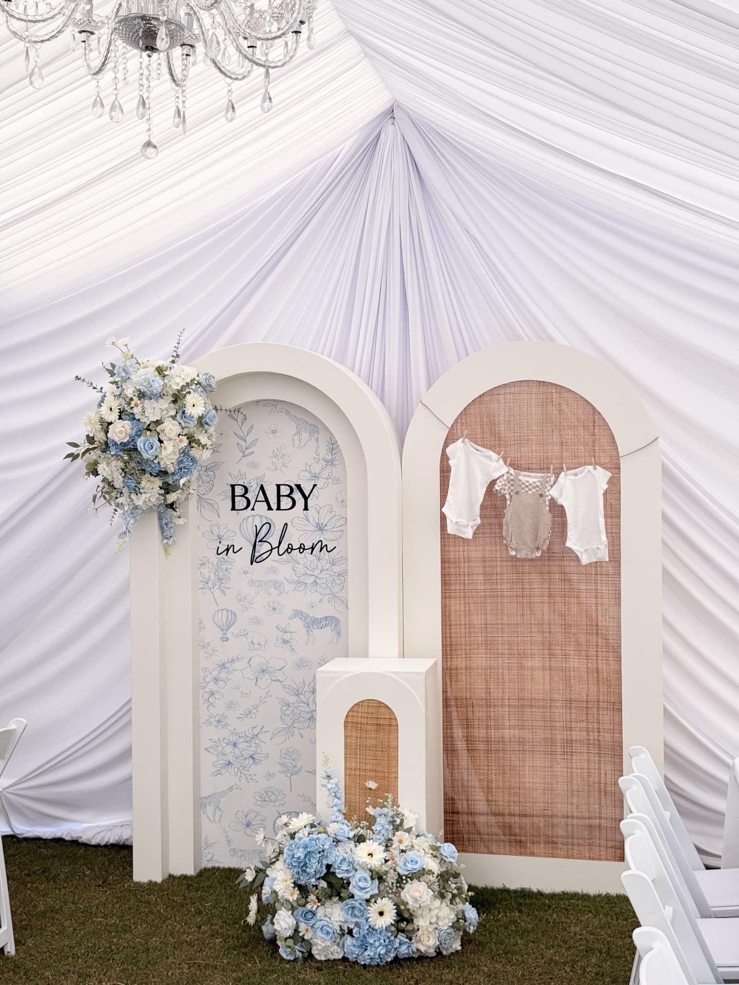 Baby in Bloom Arches